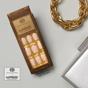 Uñas-Impress-Cecilia-Bolocco---The-Crown-imagen