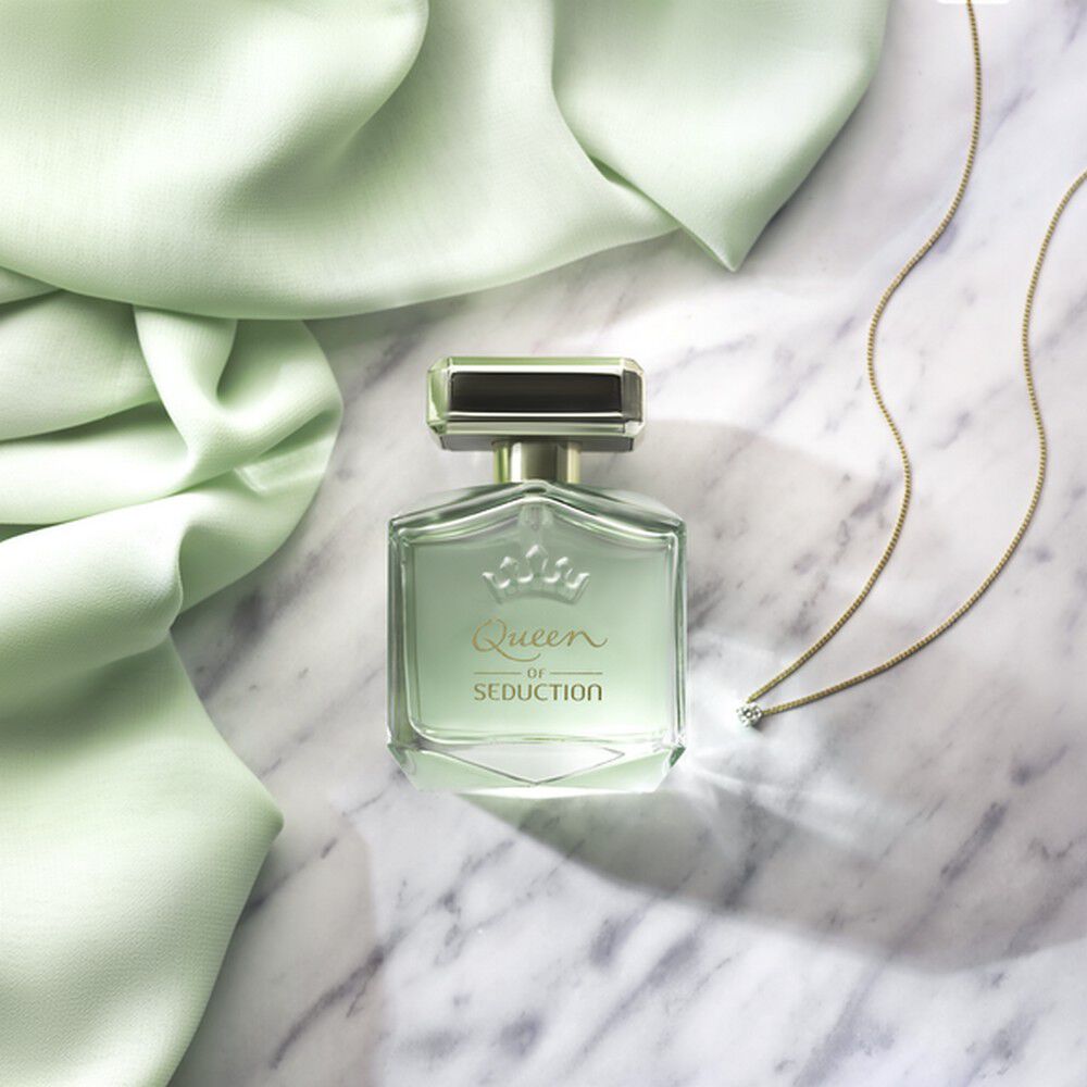 Estuche-Queen-of-Seduction-Eau-de-Toilette-50-ml-+-Loci&oacute;n-Corporal-Hidratante-75-ml-imagen-3