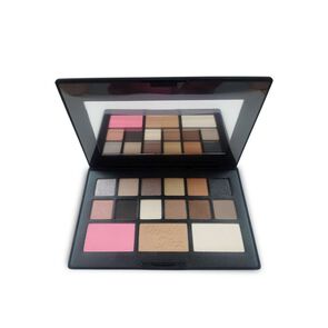 Kit-de-Maquillaje-Rostro-Pamela-Díaz-imagen